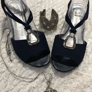 IMPO low wedge stretch sandal NAVY